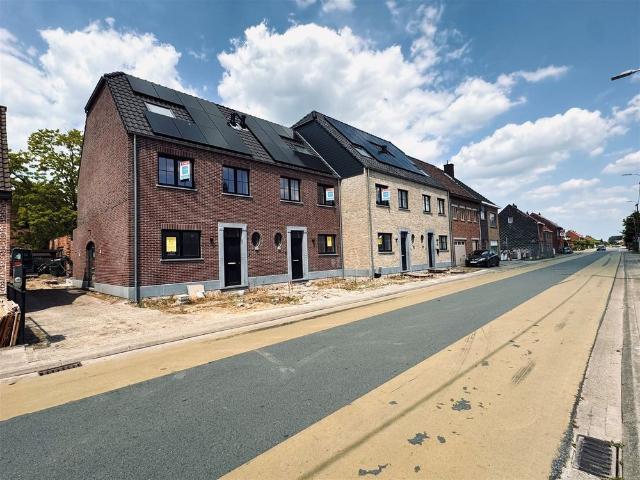 Halfopen bebouwing met vier slaapkamers in centrum Sint Pauwels