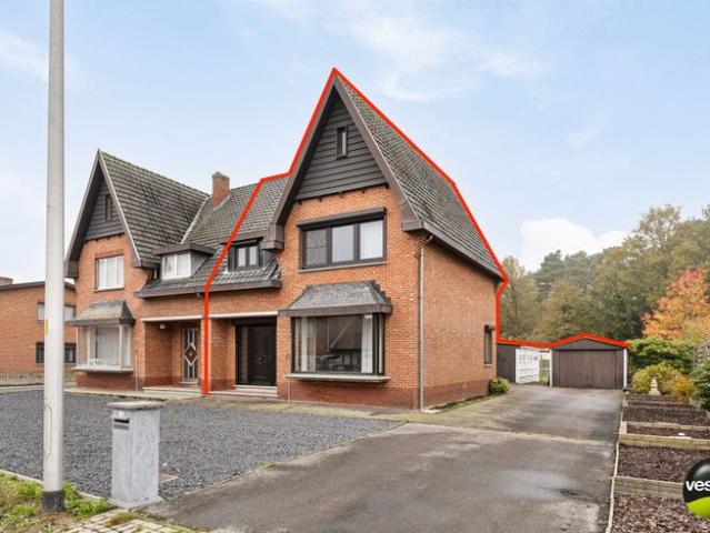HALFOPEN BEBOUWING MET 3 á 4 SLK TE KOERSEL