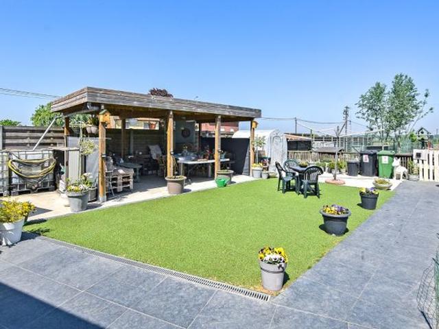 Halfopen bebouwing met 3 slaapkamers op 861m² te Diksmuide!