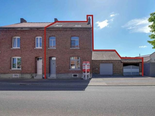 Halfopen bebouwing met 3 slaapkamers, tuin en garage in Velm