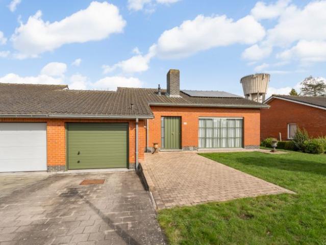 Halfopen gelijkvloerse woning met tuin!