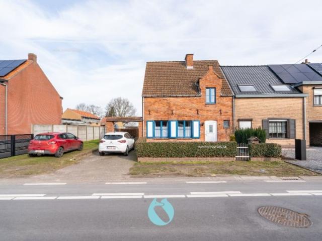 Halfopen gezinswoning op een goede ligging te Assenede
