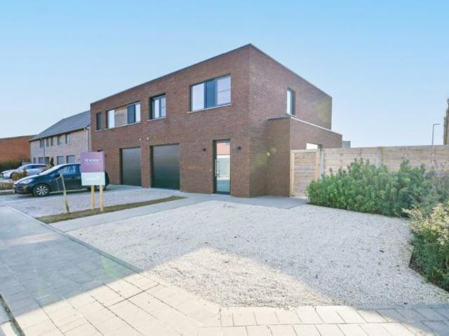 Halfopen moderne bebouwing te Moorslede