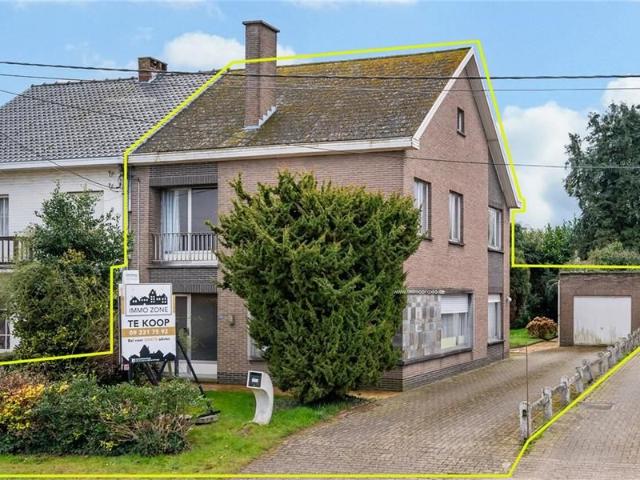 Halfopen renovatiewoning met aangename zuid gerichte tuin