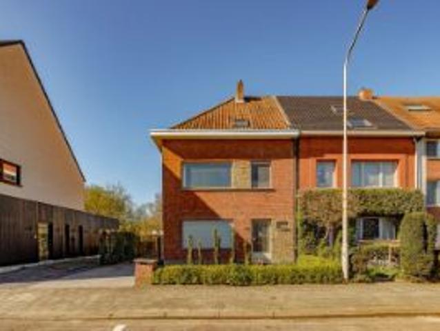 Halfopen ruime en zonnige woning
