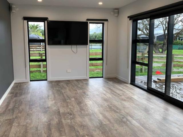 Halfway to everywhere Beautiful new home in Clive