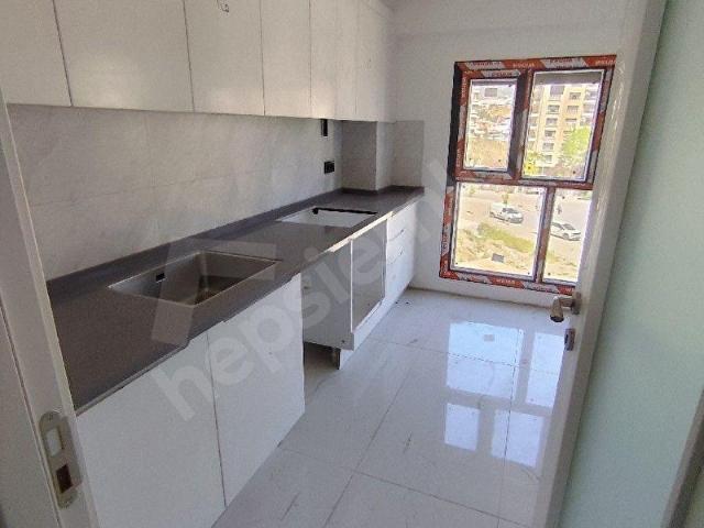 HALİL EMLAK'TAN BAYRAKLI MANSUROĞLU'NDA SİFİR, YENİ BİNADA KİRALİK 3+1 EBEVEYN BANYOLU DAİRE