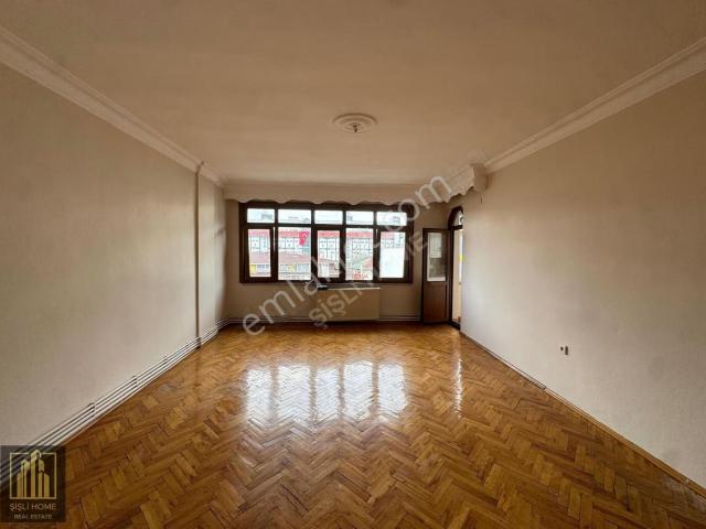 Halide Edip Adıvar'da Kiralık 3+1 Daire, 120m², Yeni Boyalı