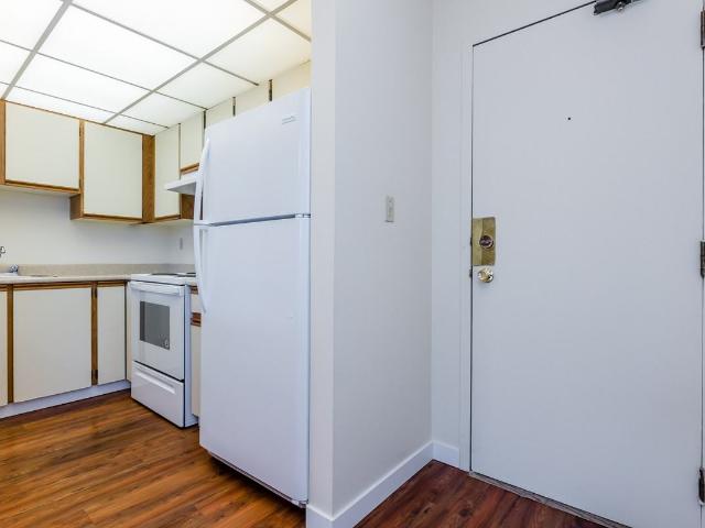 Halifax Towers Apartments 2 Bedroom Apartment for Rent at 7351 Halifax St, Burnaby, BC V5A 4H2 Sperling Broadway
