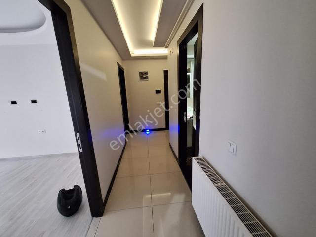 Halirifatcadde Üzeri Karataşyakını Otoparklı Genc Bina