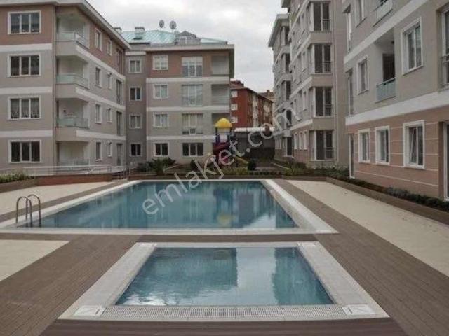 Halkalı'da Havuzlu Site İçi Ayrı Ankastre Mutfalı 2+1 Kiralık