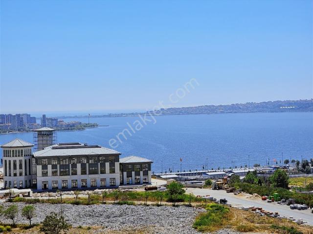 Halkalı Divan Residence Deniz Göl Manzaralı Büyük Bakımlı 1+1