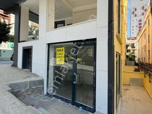 Halkalı Kavaklı Cadde Üzeri Köşe Dükkan