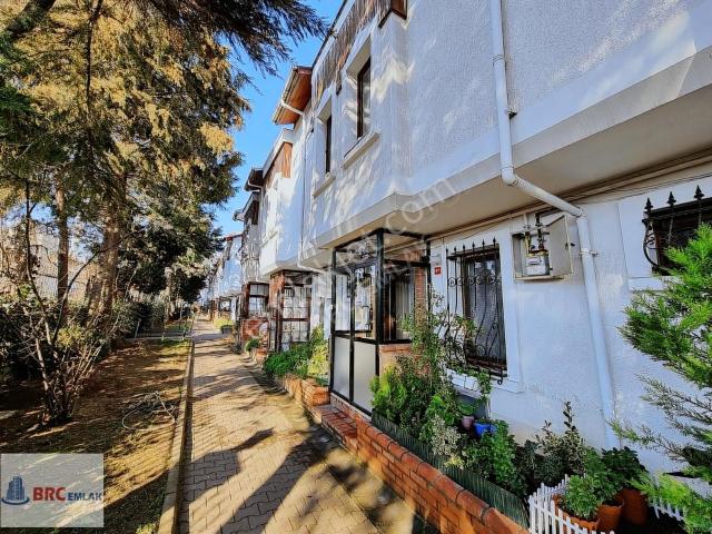 Halkalı Ölçükent Villalarında Tadilatlı Bakımlı 4+1 Tripleks