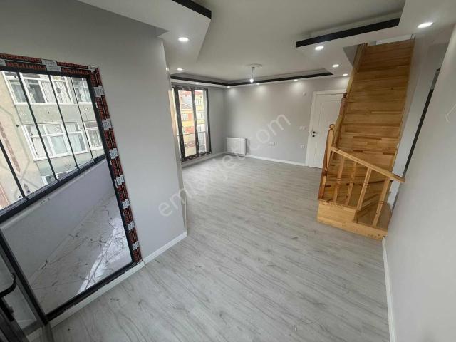 Halkalı Merkez Mahallesi Meydanda Yeni Yapı 4+2 Dubleks Daire