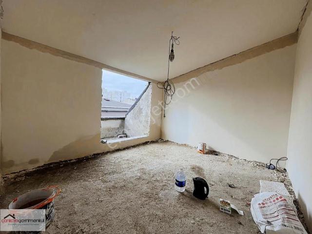 Halkalı Merkez De Yerden Isıtmalı 1+1 Sıfır Son Kat Manzaralı!