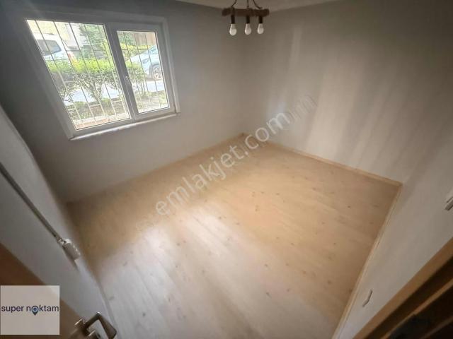 Halkalı Pembe Evler Sitesi'nde Kiralık 1+1 Giriş Kat Daire