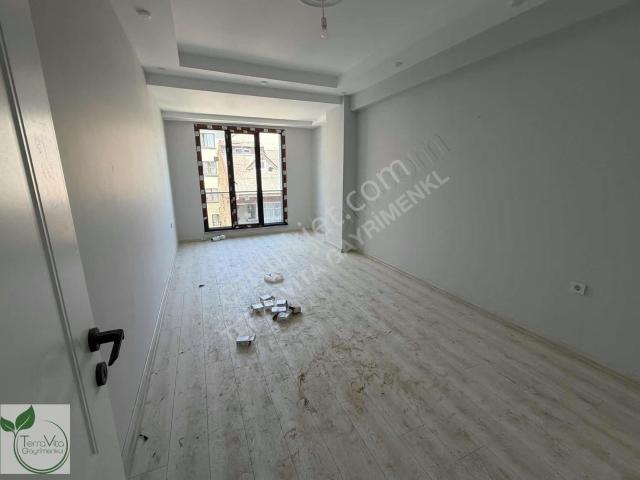 Halkalı Tuna Caddesinde 2+1 Balkonlu Satılık Daire