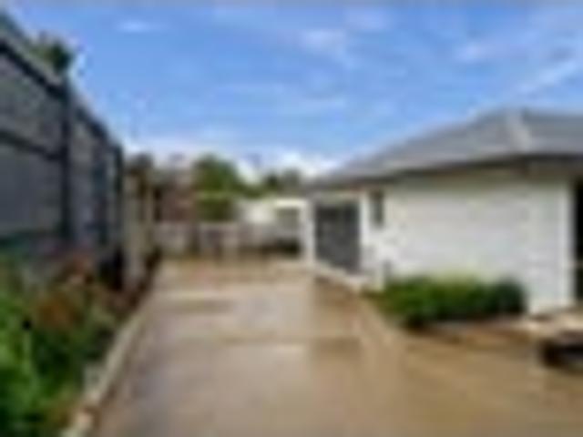 Hall Street Haven Walk into Town