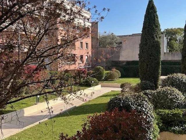 Halle aux Grains Appartement T5 avec terrasse, garage et c