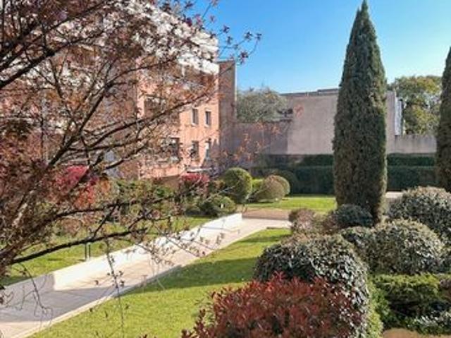 Halle aux Grains Appartement T5 avec terrasse, garage et cellier