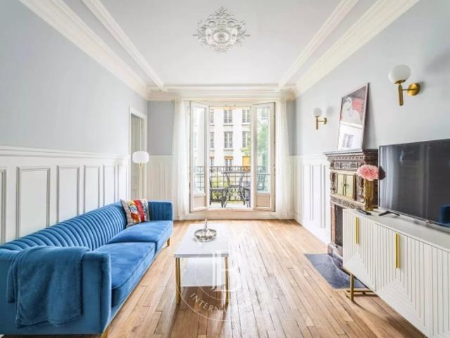 Halles Secrétan Appartement trois pièces Charme de l'ancien avec balcon