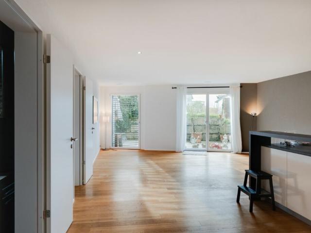 Hallwilersee: Exklusive 4.5 Zimmer Wohnung mit grosser Garten Terrasse, Panorama & viel Privatsphäre