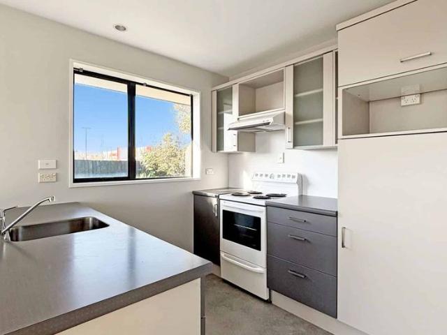 HALSWELL OVER 60's: 2 BEDROOMS, 1 BATHROOM, HEATPUMP, SINGLE GARAGE