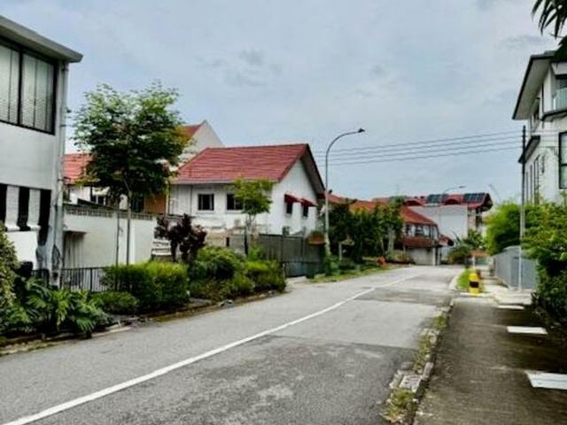 Happy Avenue Central D13, Semi