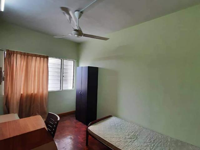 Happy Mansion Apartment Middle Room