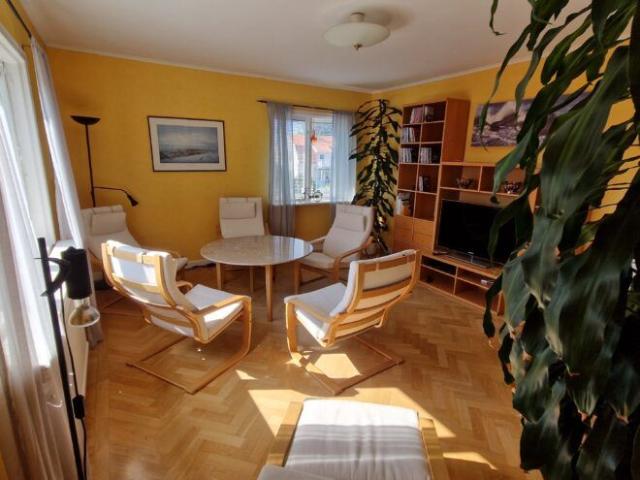 Haqvin spegelgatan 12