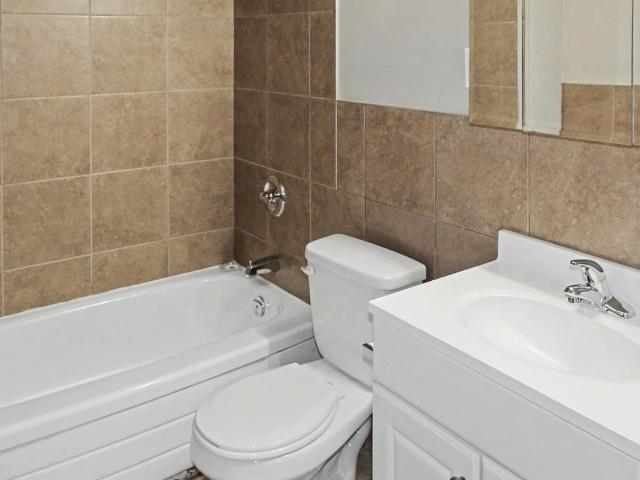Hartford Apartments Studio Apartment for Rent at 11819 106 St Nw, Edmonton, AB T5G 2R3 Westwood