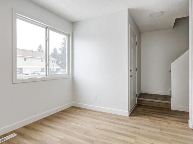 Hartford County Townhomes 3 Bedroom Home for Rent at 400 1 14 Horner Rd Nw, Edmonton, AB T5A None Overlanders