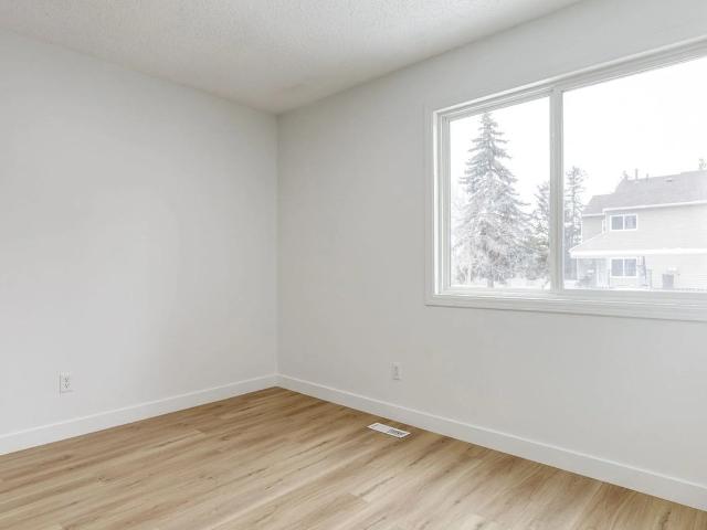 Hartford County Townhomes 3 Bedroom Home for Rent at 400 1 14 Horner Rd Nw, Edmonton, AB T5A None Overlanders