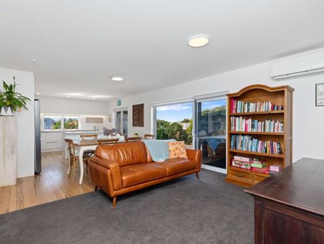 Harbour Views with Extended Family Living