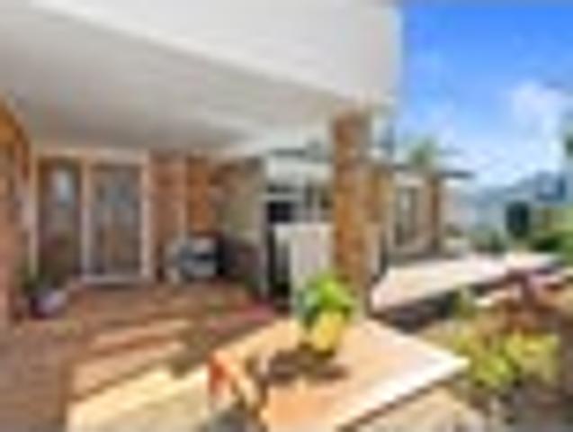 Harbour Views with Extended Family Living