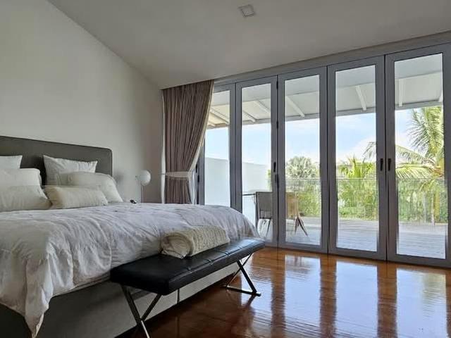 Harbourfront Avenue D4, Terrace