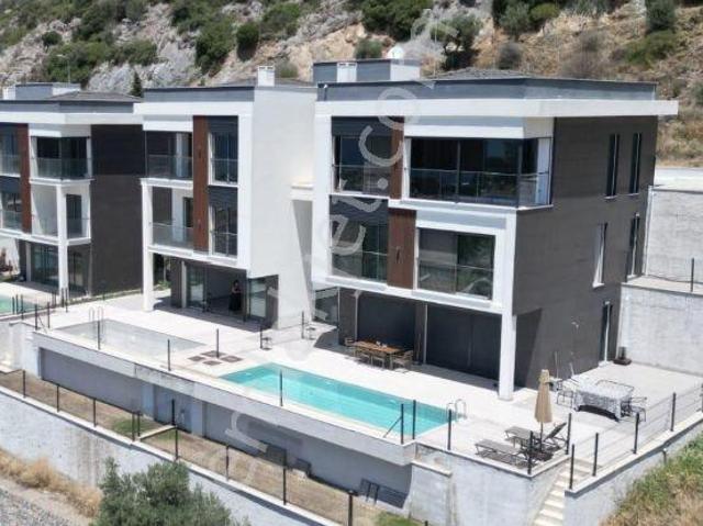 Harika Manzaralı Özel Havuzlu Lüx Villa