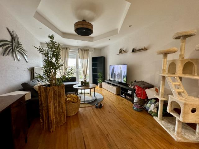 harmant Appartement de 60m2 avec Balcon et Place de Parking à Hambach