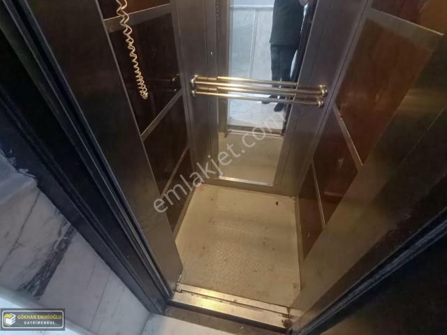 Harmandalı'da Satılık 3+1 Köşe Daire, Site İçinde, Çift Balkonlu