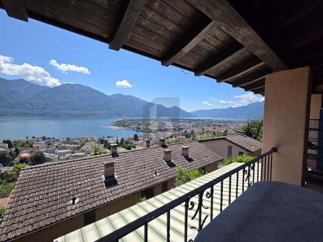HARMONIE DES STILS MIT GARTEN UND PANORAMA