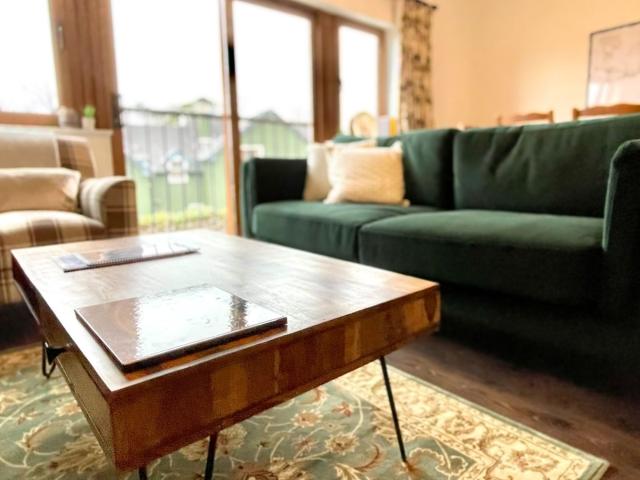 Harriet's Cottage, stylish stay, 3min walk to town