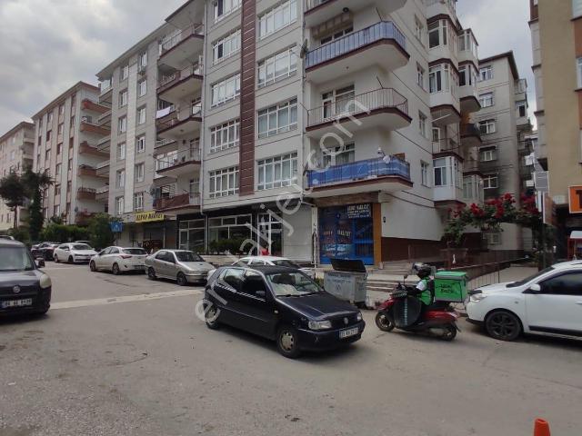 Hastane Metroya Çok Yakın Ara Kat Eşyalı 3+1 Kiralık Daire