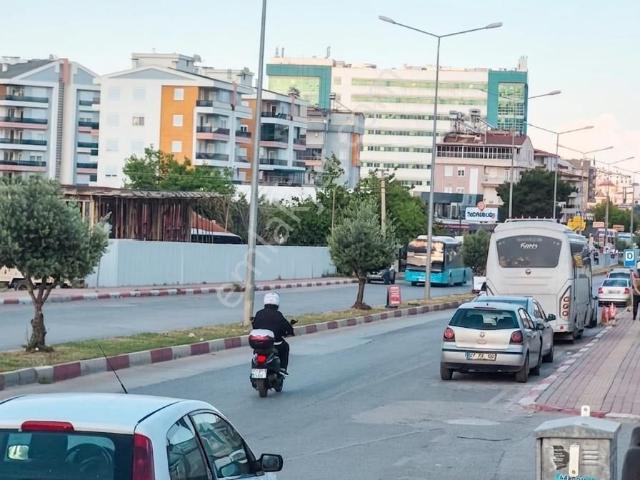 Hastane Caddesi Üzerinde Geniş Kullanım Alanlı Dükkan