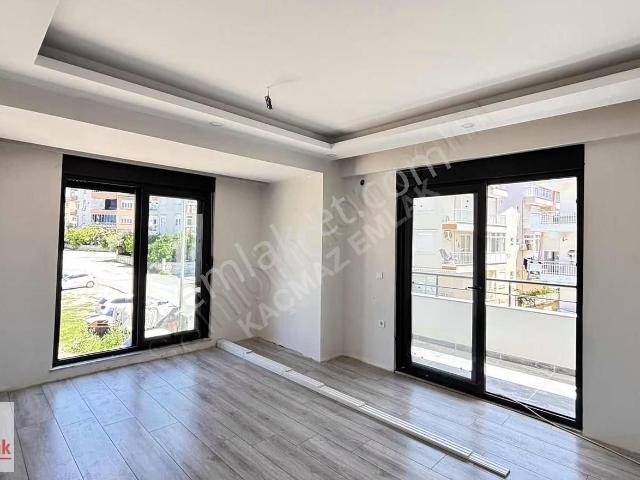 Hastane Üstünde Ferah 2+1 Arakat Ayrı Mutfak