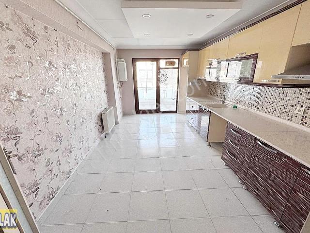 Hastane Yakını Kalbur Caddesinde Asansörlü Lüks Daire