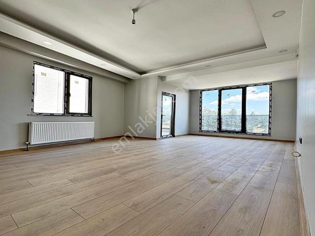 Hastaneye Yakın Cadde Üzeri Önü Açık 3+1 Satılık Daire