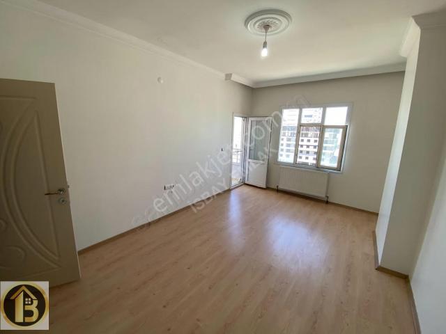 Hastahane Yanı Konbay Sitesinde Bakımlı Açık Cephe Kiralık 3+1