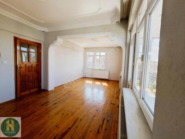 Has Real Estate Gayrimenkul Den Hasan Basri Çantay 2+1 Kiralık
