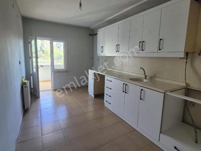 Hasköy'de Geniş 3+1 Kiralık